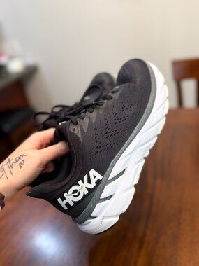 HOKA Clifton 7 Wide Womens Black White Running Shoes Athleisure 4604